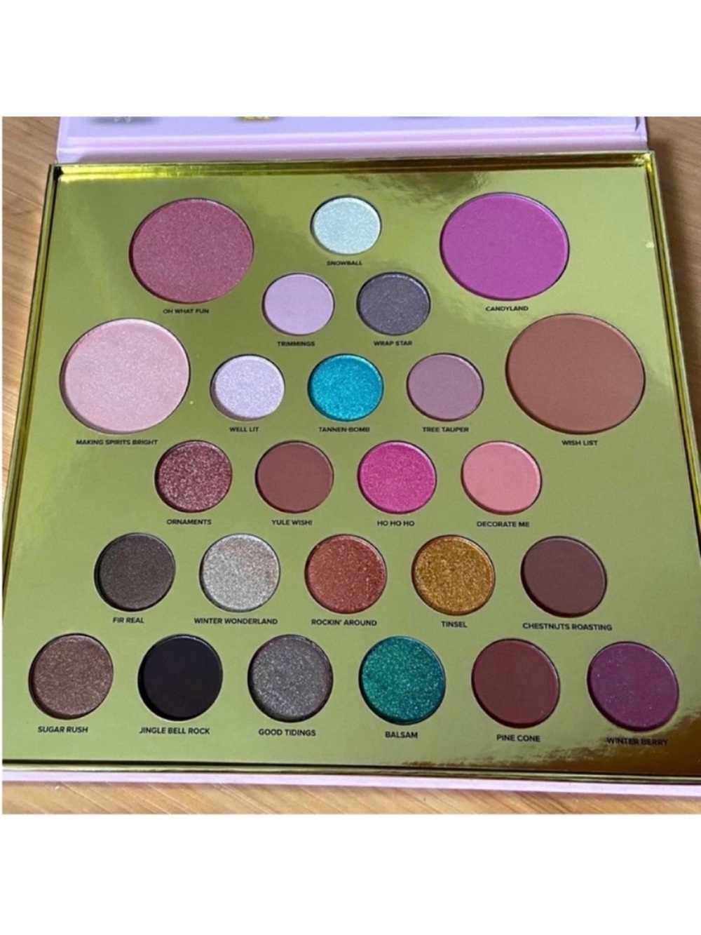 Too Faced Merry Merry
Makeup Face & Eye Palette